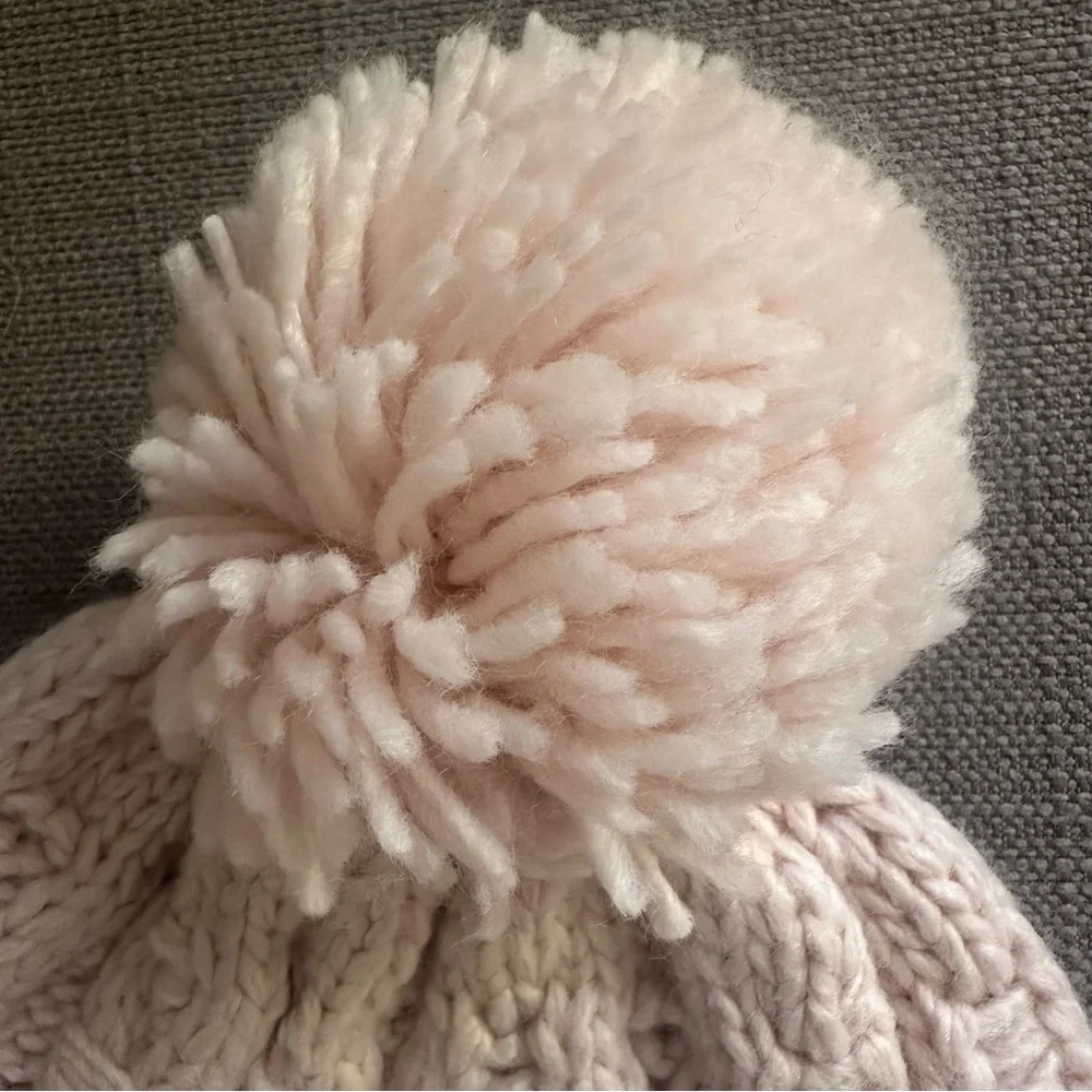 ❄️ Cozy Pink and White ombré Knit Pom-Pom Beanie